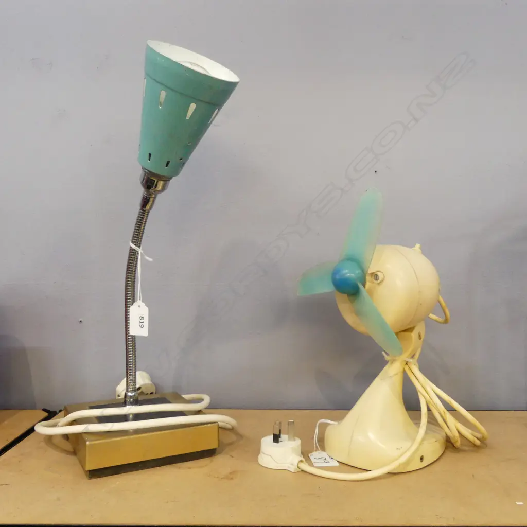 RETRO DESK LAMP & FAN Image 1++