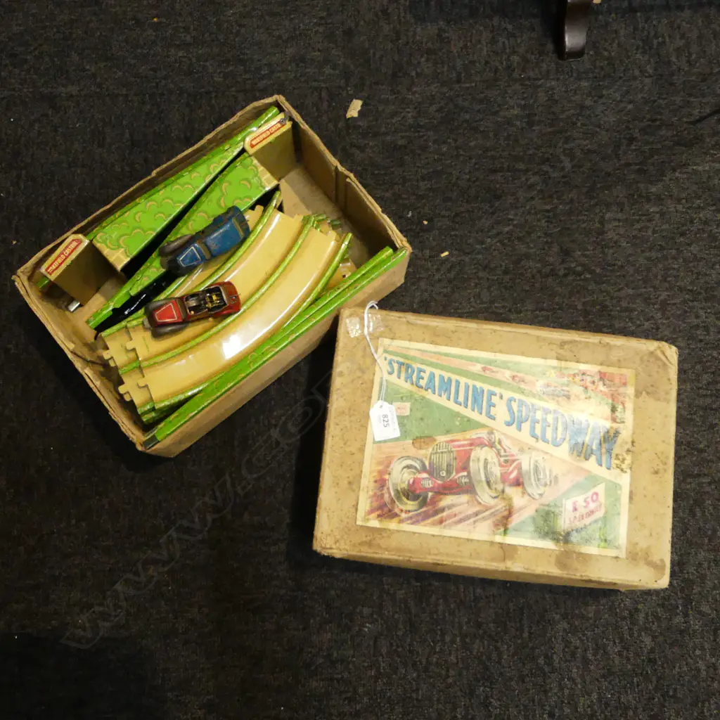BOXED ''STREAMLINE' SPEEDWAY' SET Image 1++