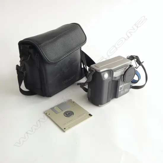SONY DIGITAL MAVICA CASED CAMERA WITH CHARGER & INSTRUCTION BOOKLET