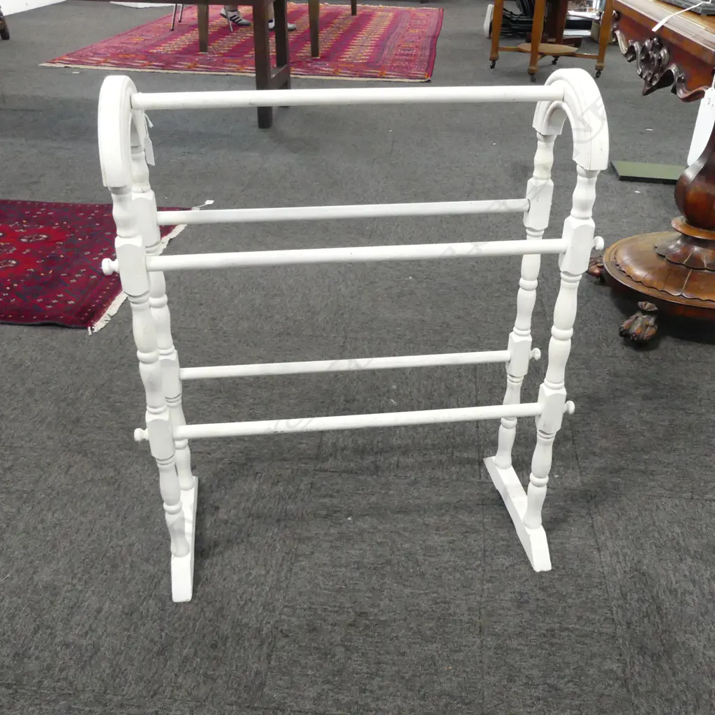 WHITE PAINTED WOOD TOWEL RAIL W.600mm Image 1++