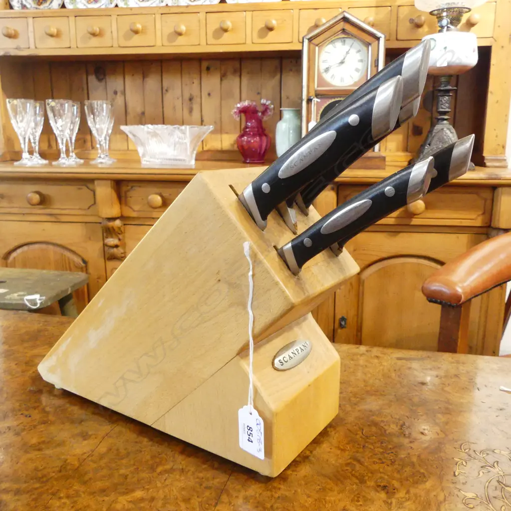 SCANPAN KNIFE BLOCK w. FULL SET OF KNIFES Image 1++