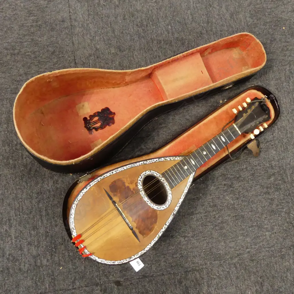 ANTIQUE ITALIAN MANDOLIN, CASED L.630mm Image 1++