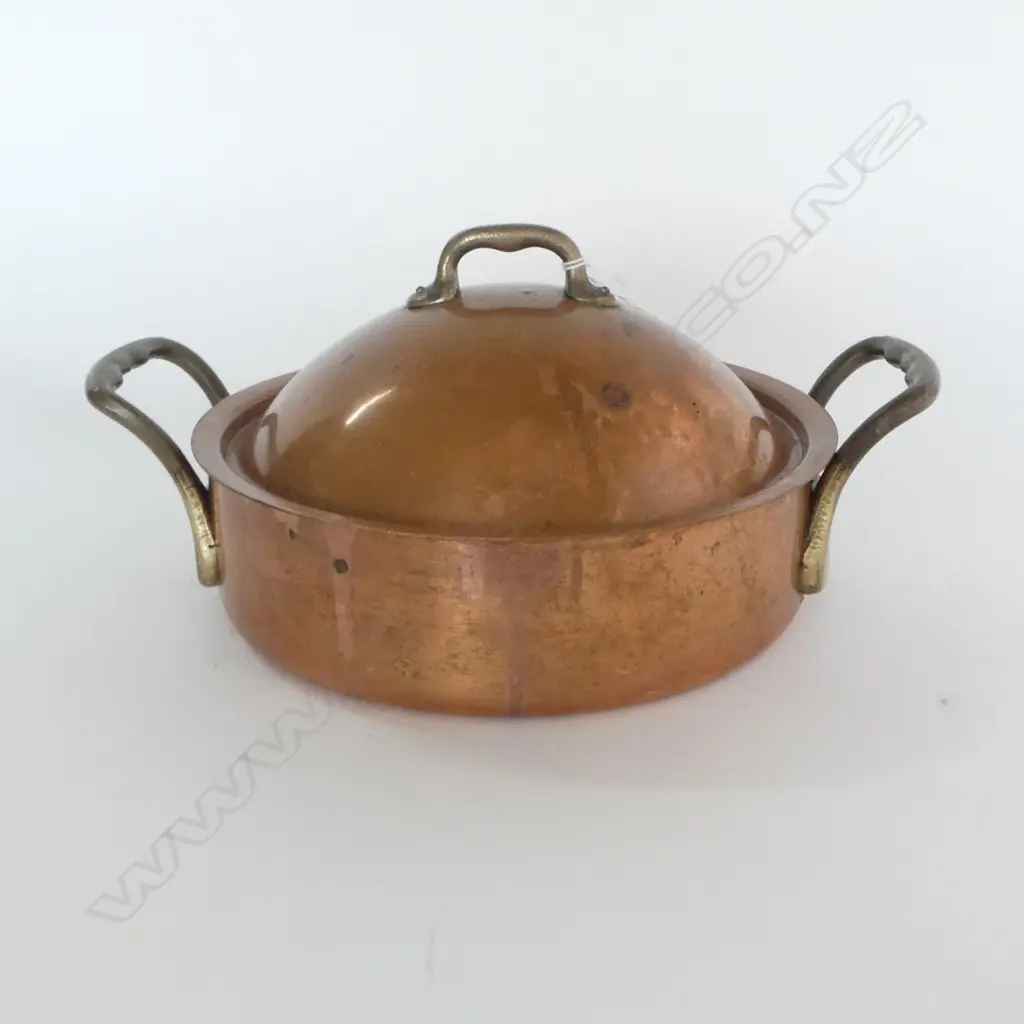 QUALITY HEAVY CANADIAN DOME LIDDED COPPER PAN with brass handles Dia.245mm Image 1++