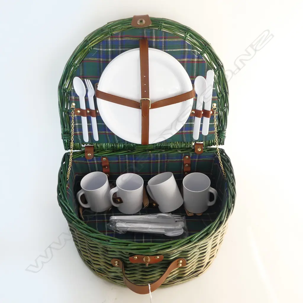 WOVEN PICNIC BASKET w. 4 PLACE SETTING W.475mm Image 1++