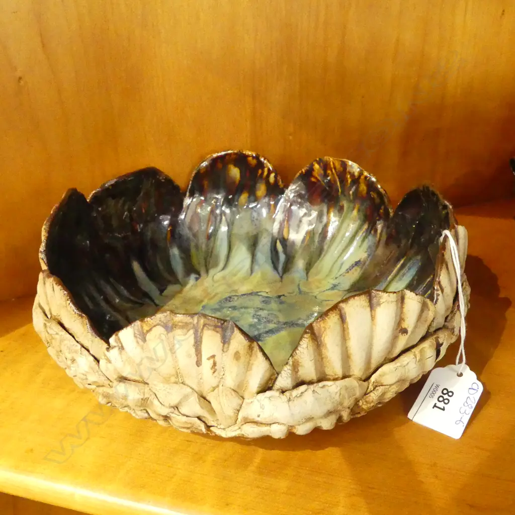SHELL FORM POTTERY BOWL Dia.210mm Image 1++
