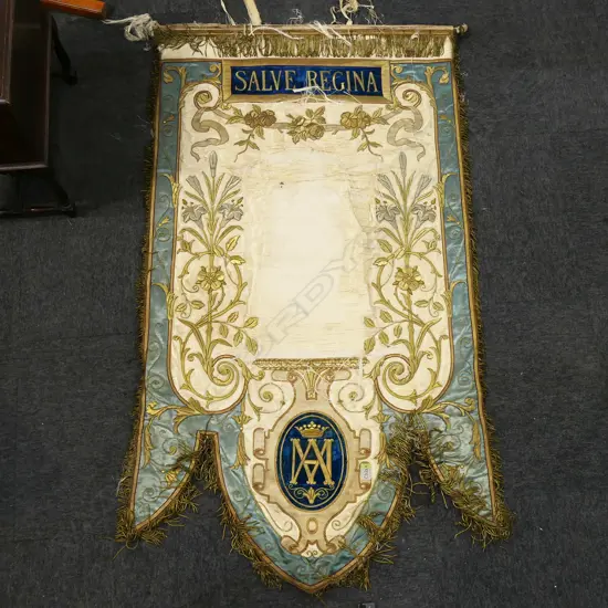 TASSELED SATIN CREST WALL HANGING (FAULTS) 1600x900mm