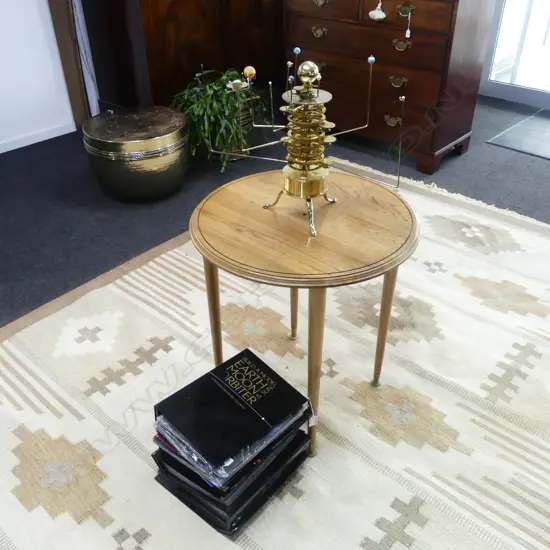 ORRERY MECHANICAL SOLAR SYSTEM MODEL ON CUSTOM DISPLAY TABLE + BOOKS