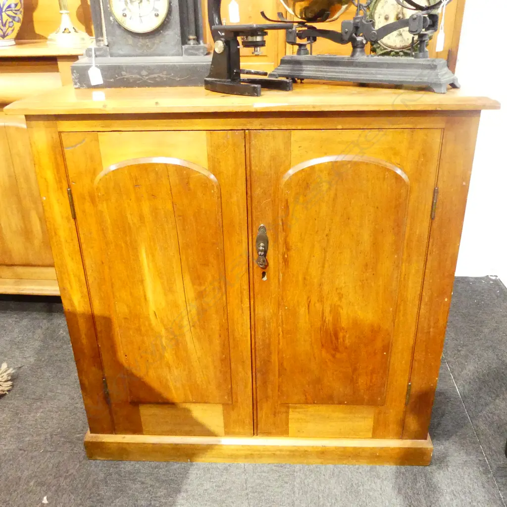 ANTIQUE KAURI 2 DOOR CABINET 920x490x920mm Image 1++