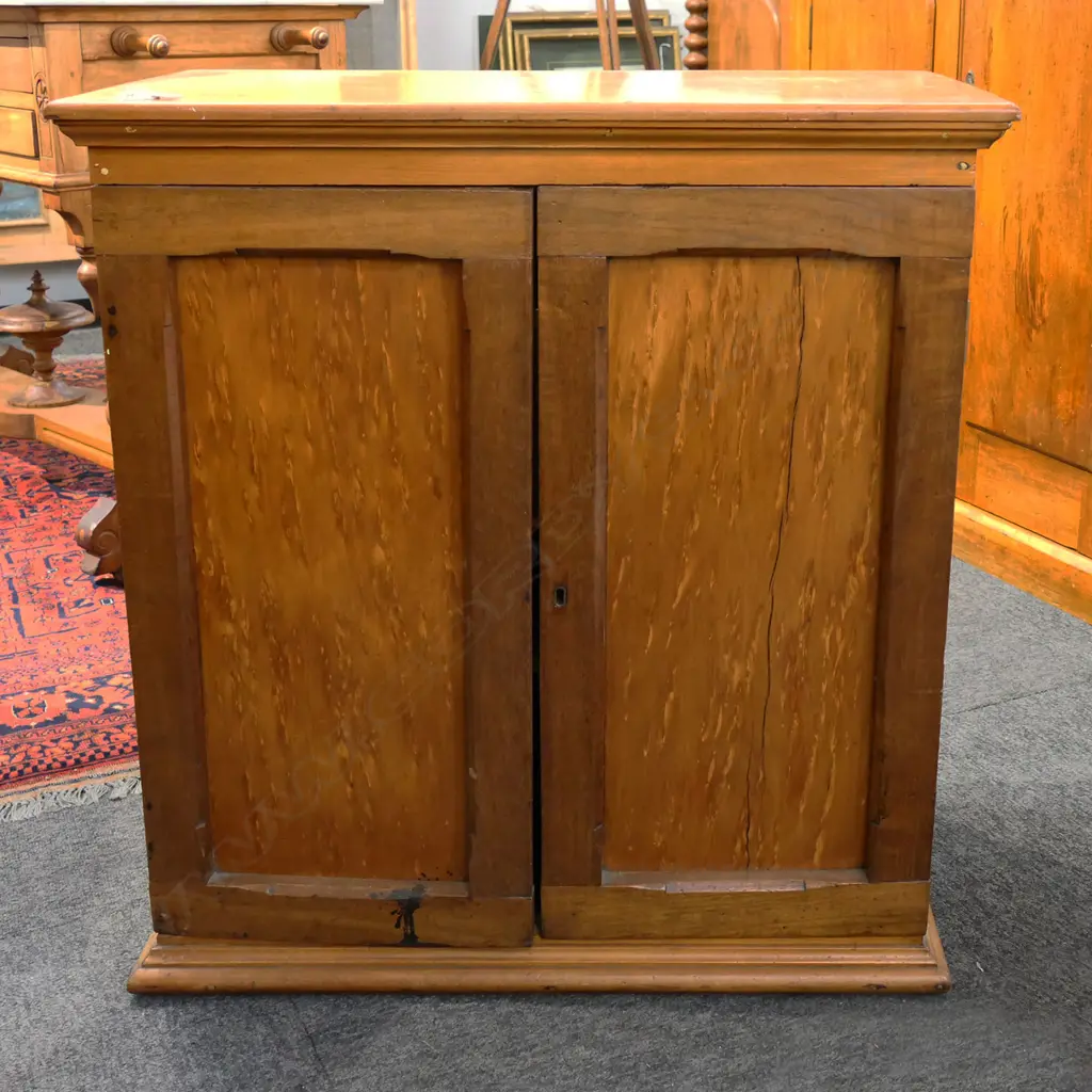 MOTTLED KAURI FRONT CABINET 655x355x700mm Image 1++