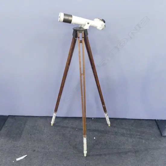 VINTAGE NZ MILITARY/NAVY? TELESCOPE ON WOODEN & BRASS TRIPOD