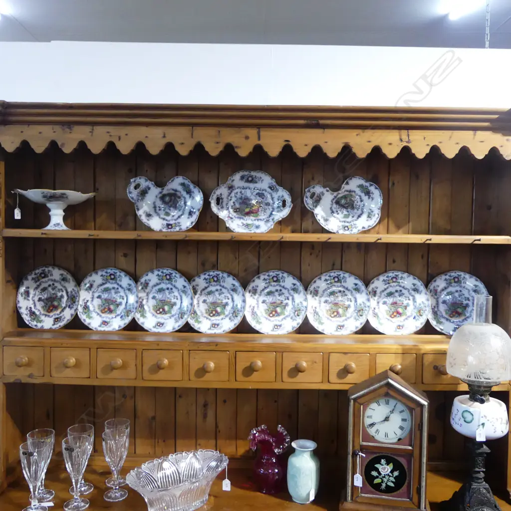 12 PCE VICTORIAN 'FRUIT BASKET' PART DESSERT SERVICE; 8 PLATES 235mm dia + 4 DISHES... Image 1++