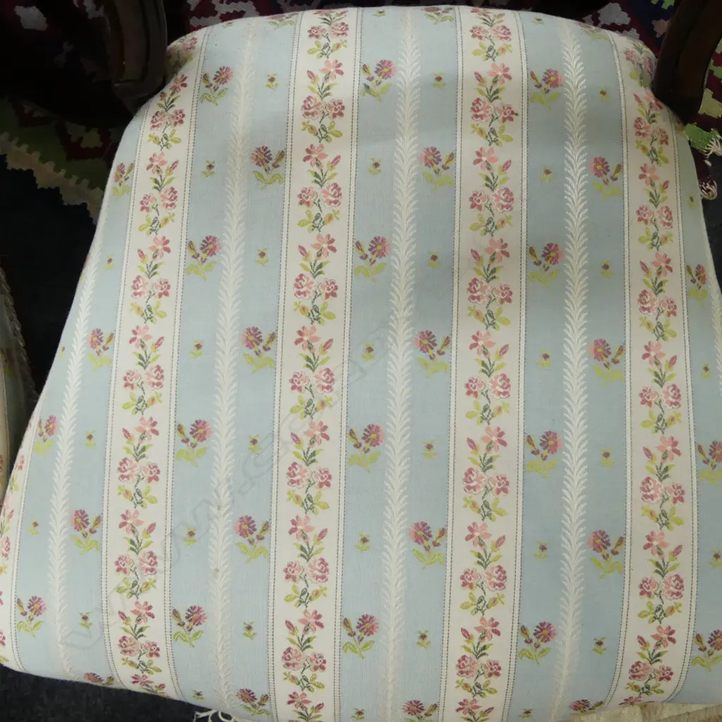 4 ANTIQUE DINING CHAIRS Image 1++
