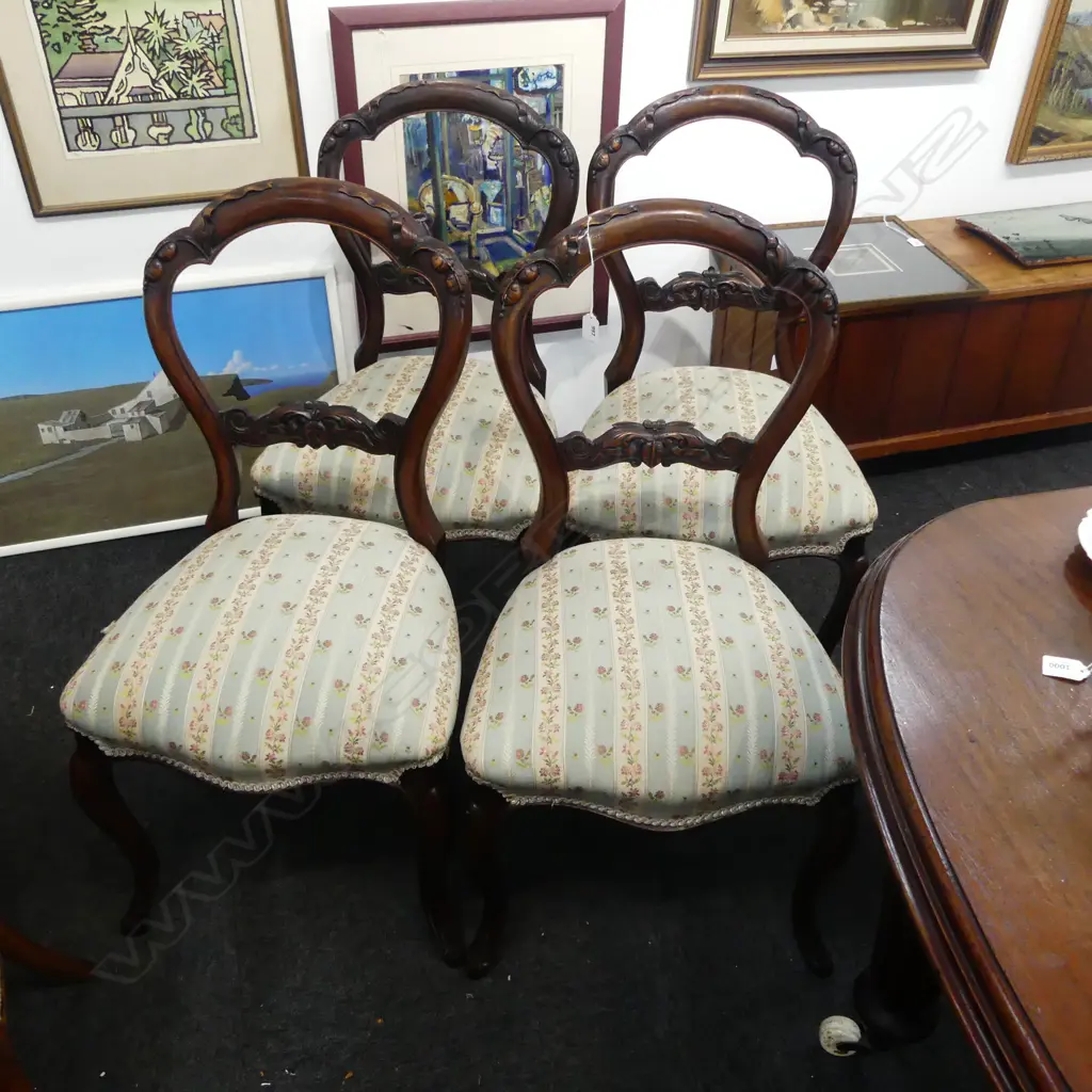 4 ANTIQUE DINING CHAIRS Image 1++
