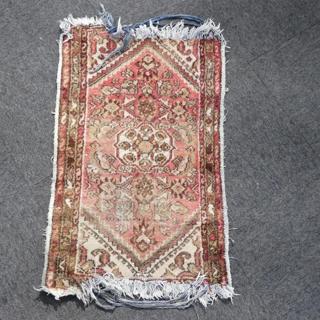HAND KNOTTED WOOL PILE RUG AF 1000x660mm Image 1++