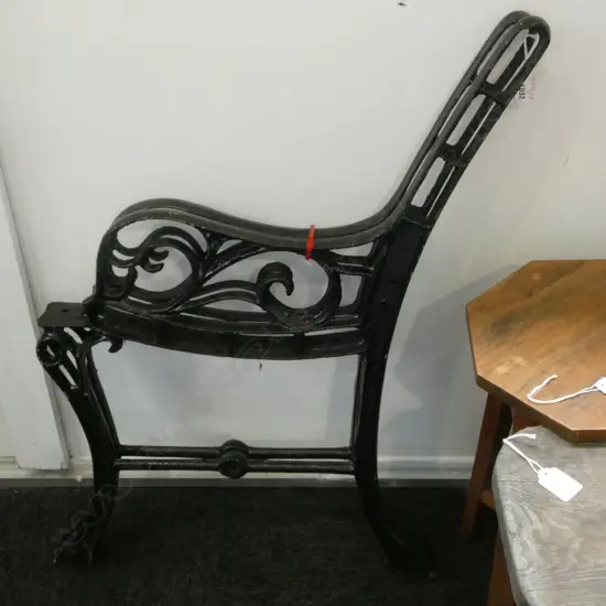 PR CAST IRON BENCH ENDS H.700mm