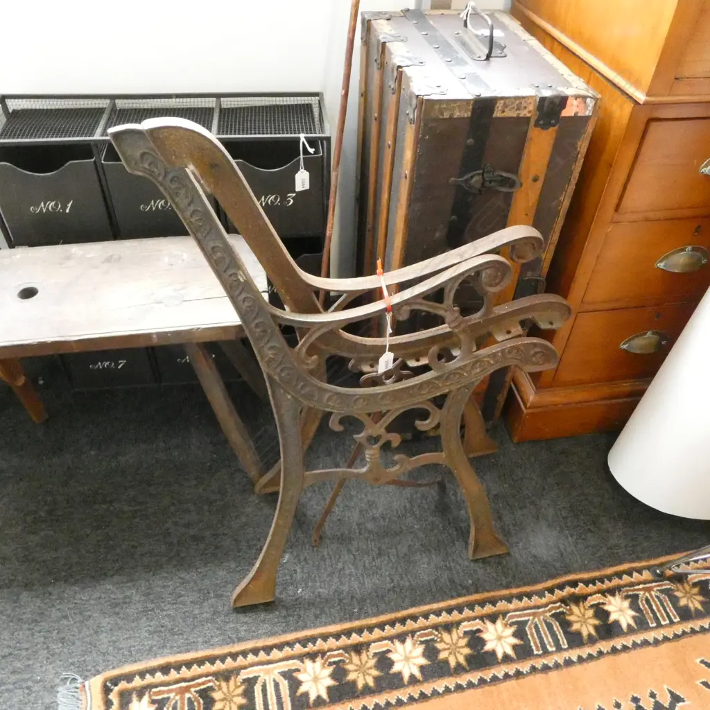 PR CAST IRON BENCH ENDS H.750mm Image 1++