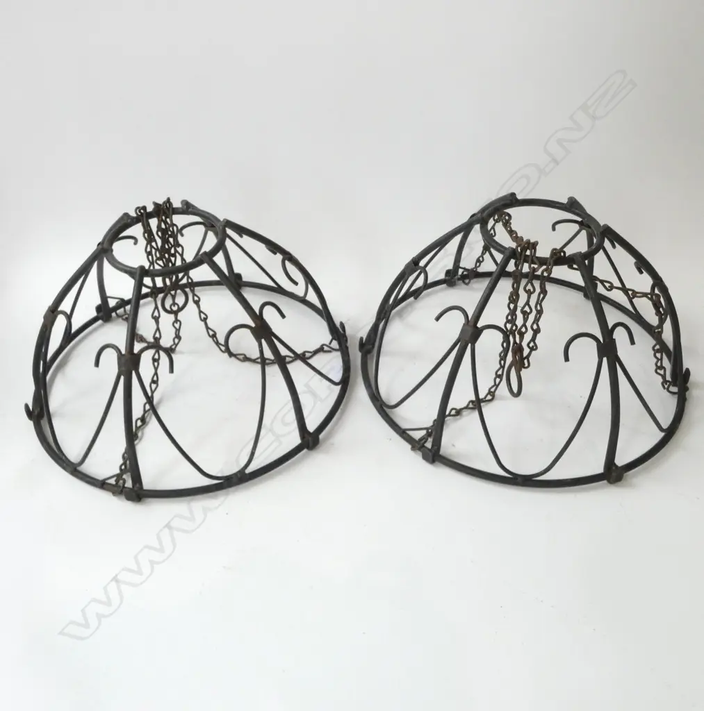 PR WROUGHT IRON HANGING FLOWER BASKETS 370mm dia Image 1++
