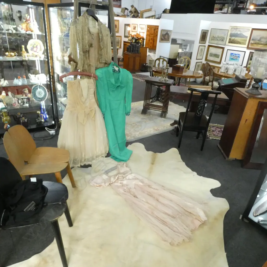 4 VINTAGE DRESSES; 2 1920s AF, 1950s by Frank Usher London, late 20thC GREEN + HAT Image 1++