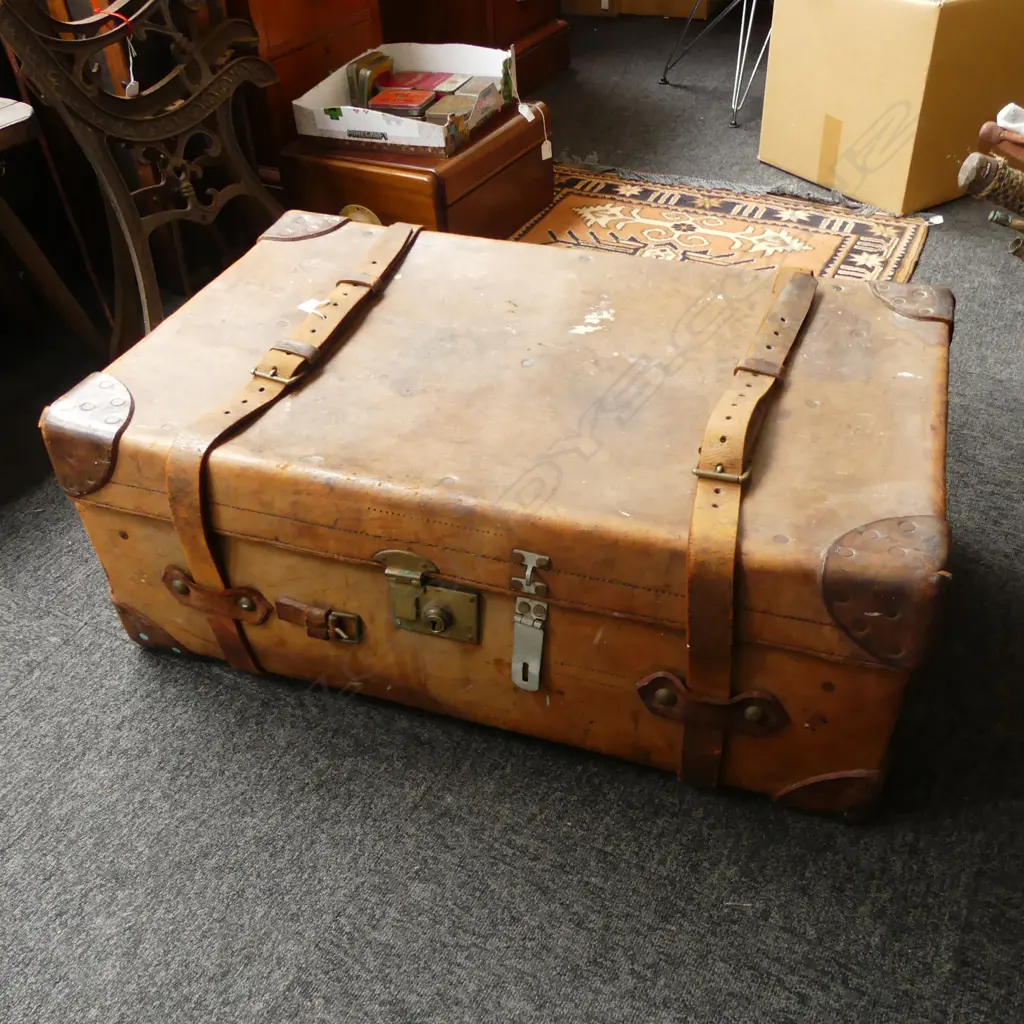 OLD LEATHER TRUNK  Image 1++