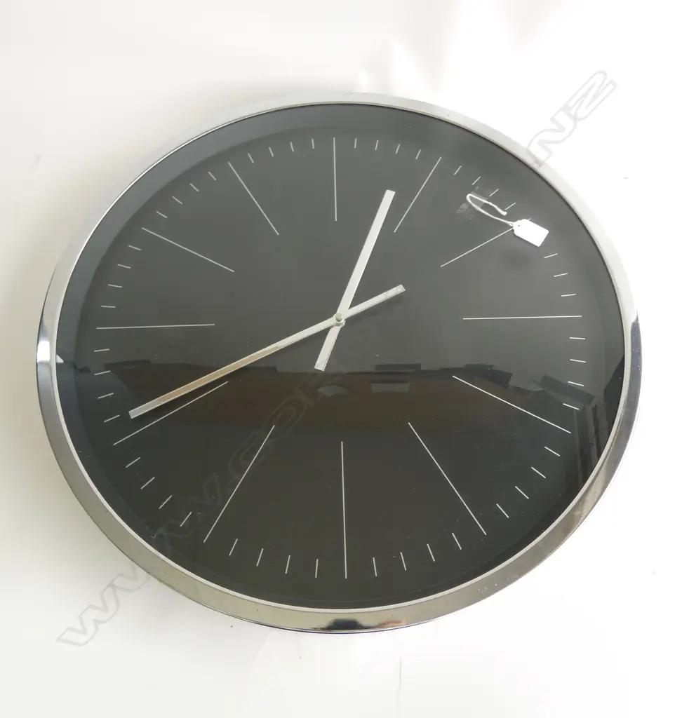 LG MODERN DECORATIVE CLOCK 610mm dia NOT RUNNING Image 1++