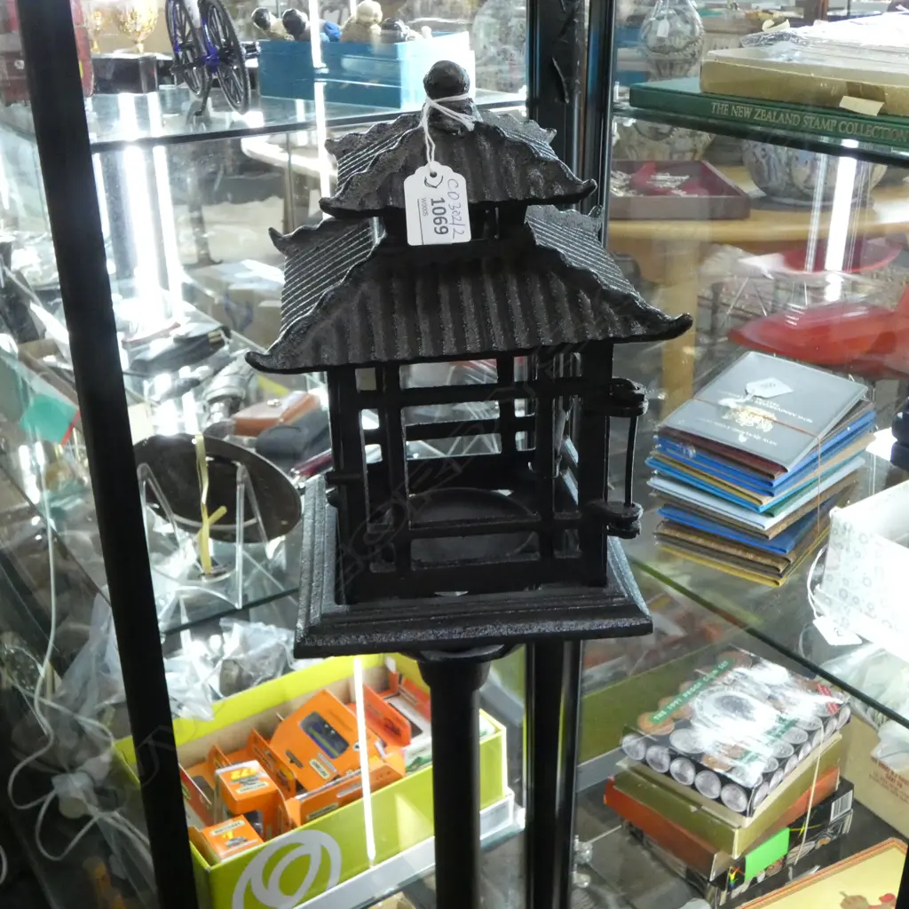 CAST IRON PAGODA LANTERN ON STAND H.1150mm Image 1++