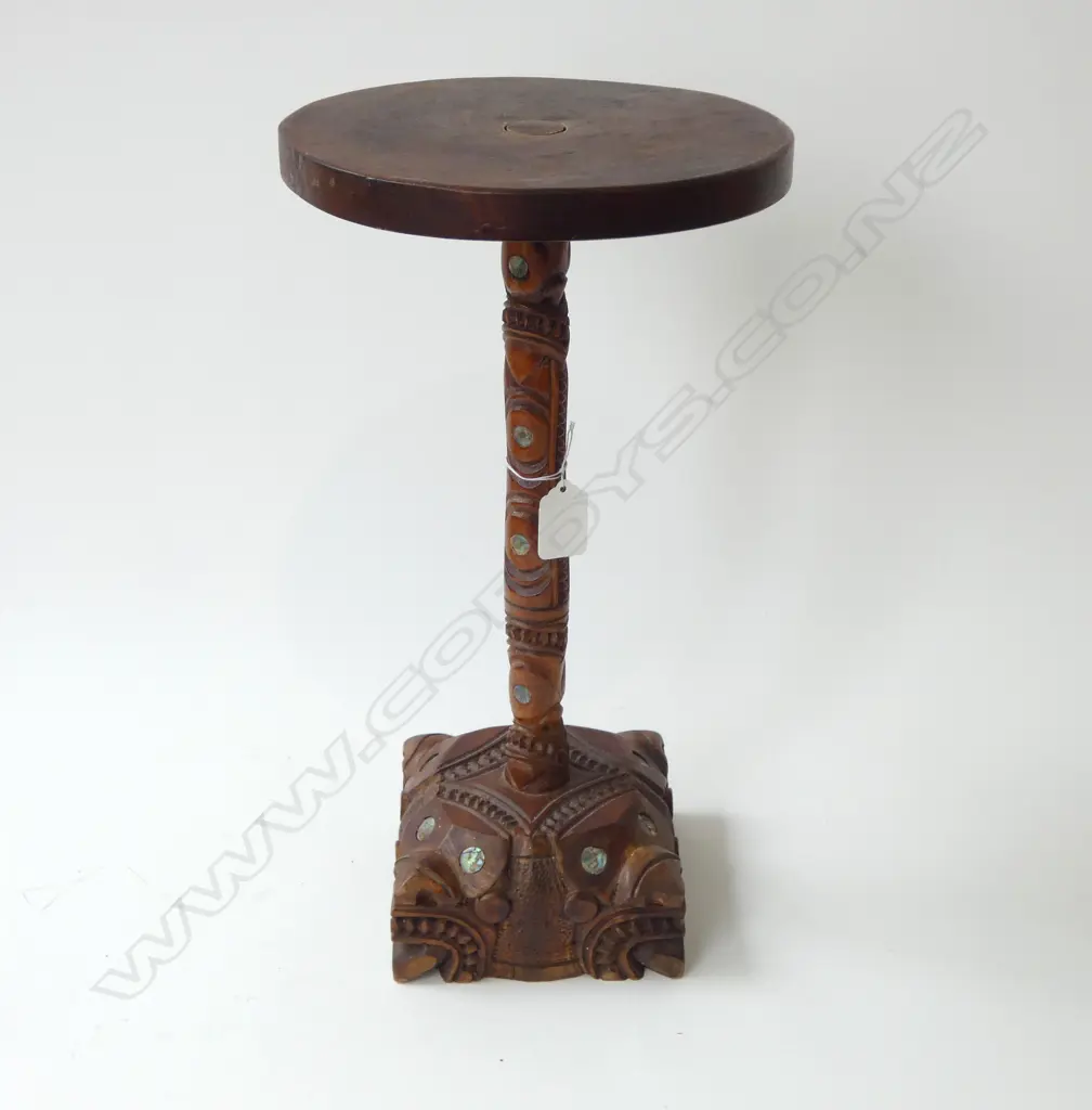 CARVED MAORI SIDE TABLE Image 1++