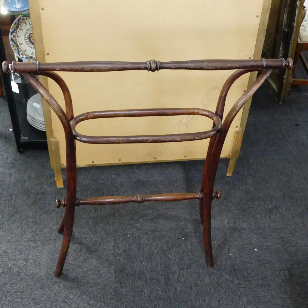 BENTWOOD TOWEL RACK 845x170x920mm Image 1++
