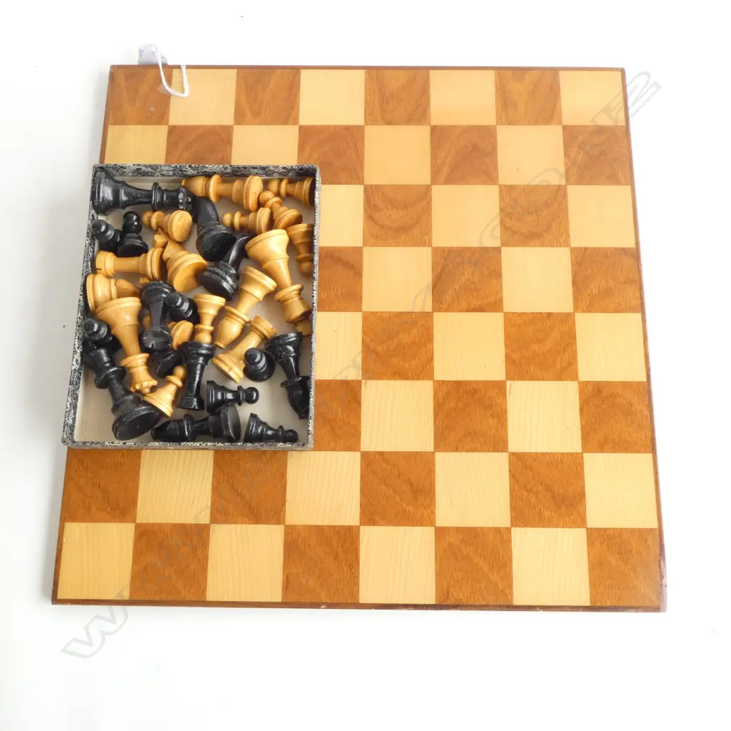 VINTAGE WOODEN CHESS SET COMPLETE 32 PIECES & BOARD, L.400MM Image 1++