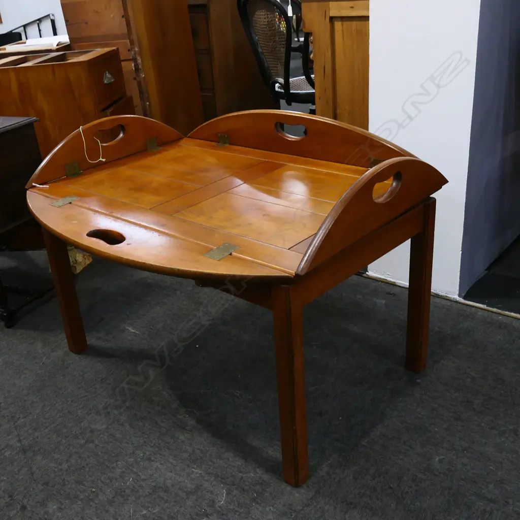 INLAID BUTLERS COFFEE TABLE Image 1++