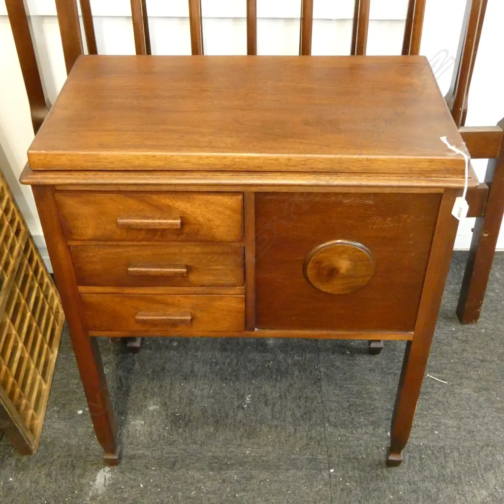 MAHOGANY SIDE TABLE, TOP OPENS 630x360x745mm Image 1++
