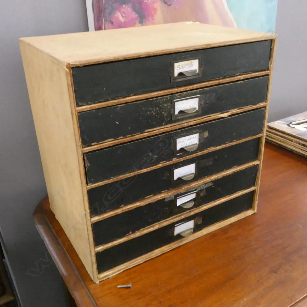6 DRAWER VINTAGE COLLECTORS DISPLAY BOX H380MM Image 1++
