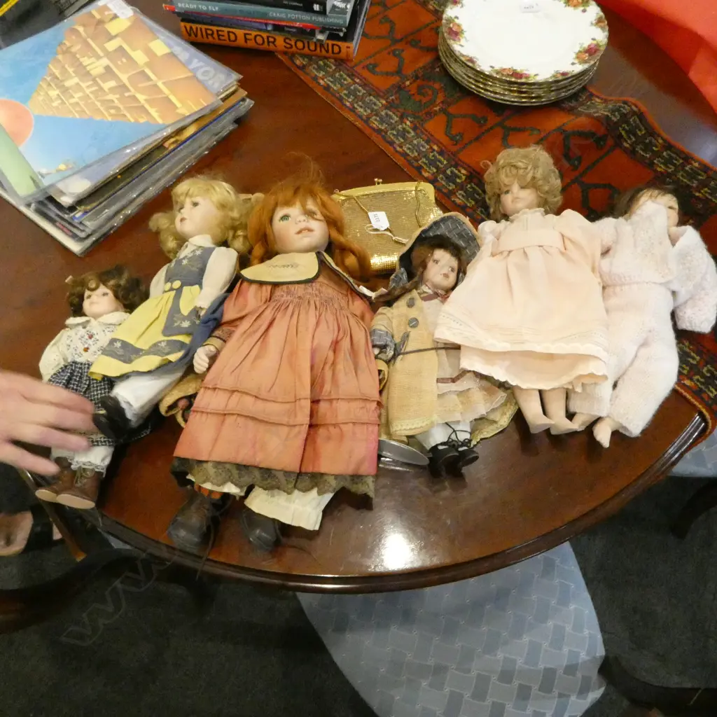 6 DOLLS + OROTON GOLD EVENING BAG W.175mm Image 1++
