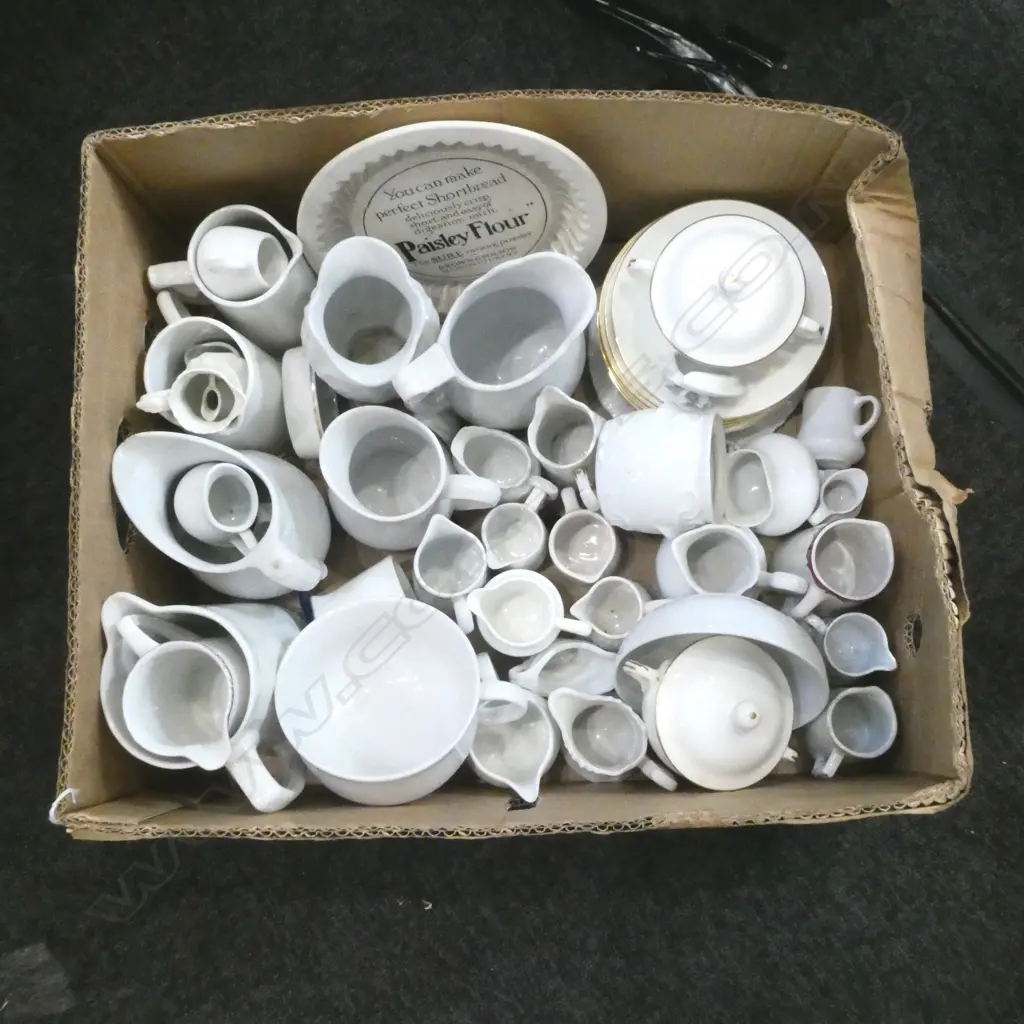 ASST. VINTAGE WHITE CERAMIC JUGS ETC Image 1++