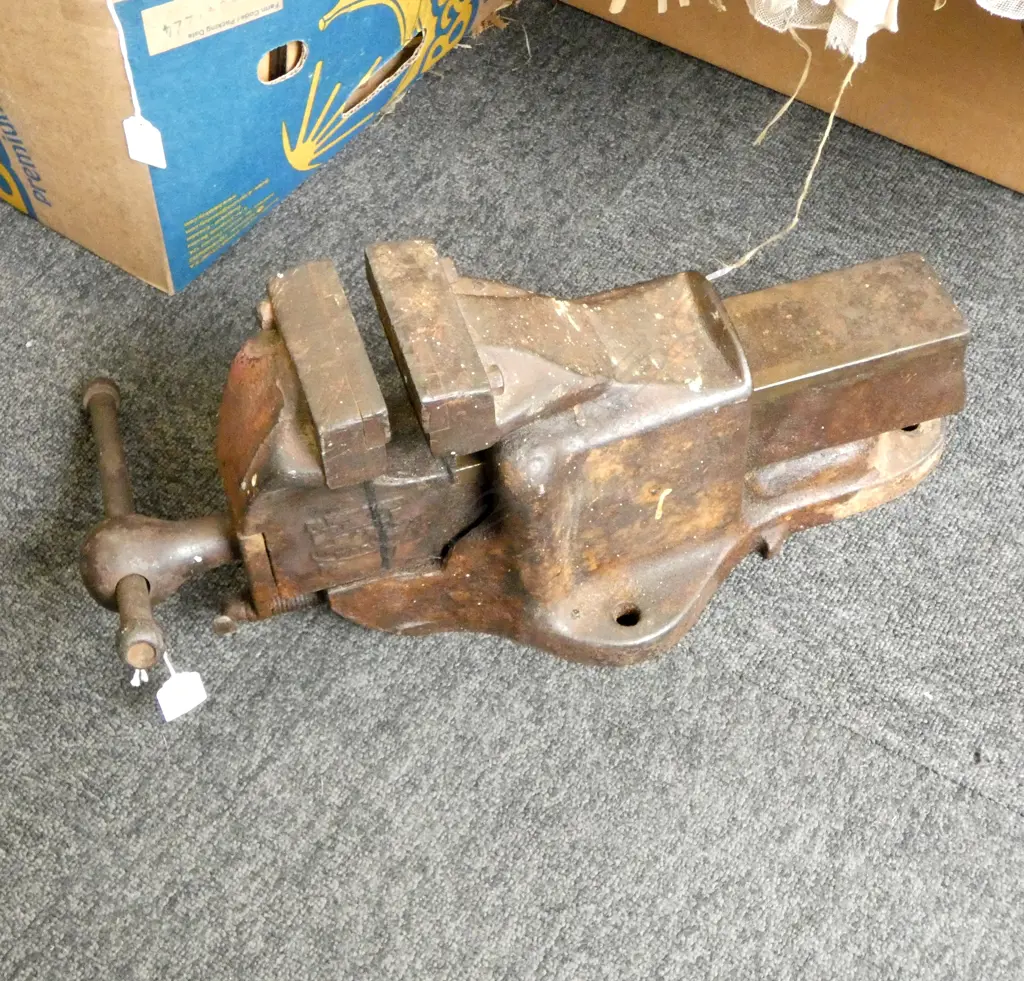 OLD HEAVY METAL BENCH VICE L.500mm Image 1++