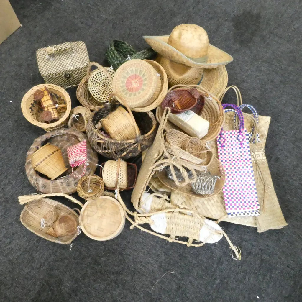 COLLECTION OF BASKETRY & HATS Image 1++