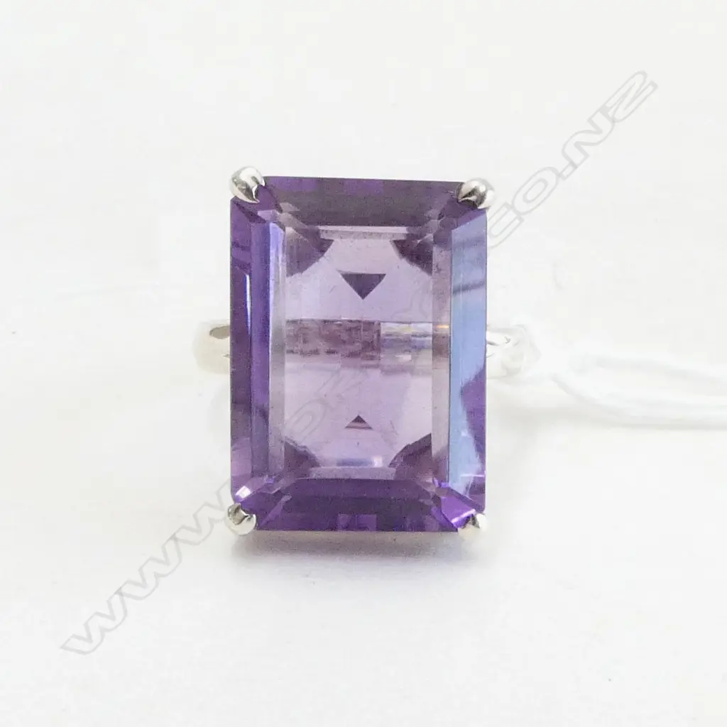 SILVER & AMETHYST RING Image 1++