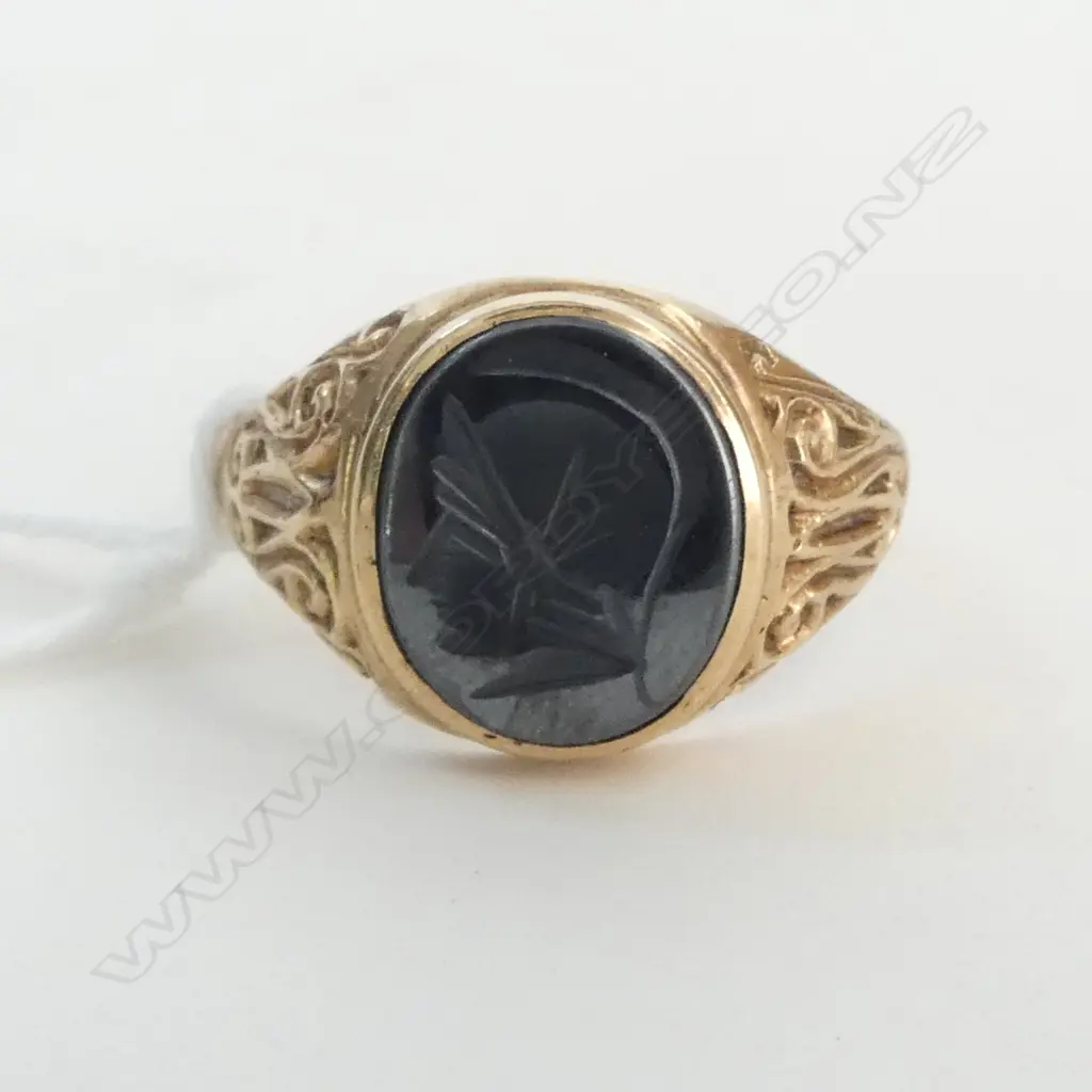 9ct GOLD & CARVED PANEL (hematite) SIGNET RING 3.86gms band w dents size R Image 1++
