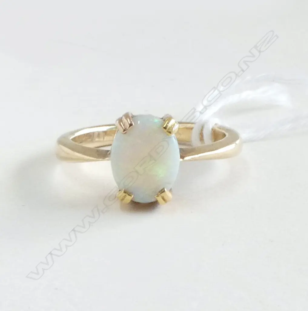 9ct GOLD & MILK OPAL CABOCHON RING solid 4 claw mount green blue fleck to opal 4.2gms SIZE O Image 1++
