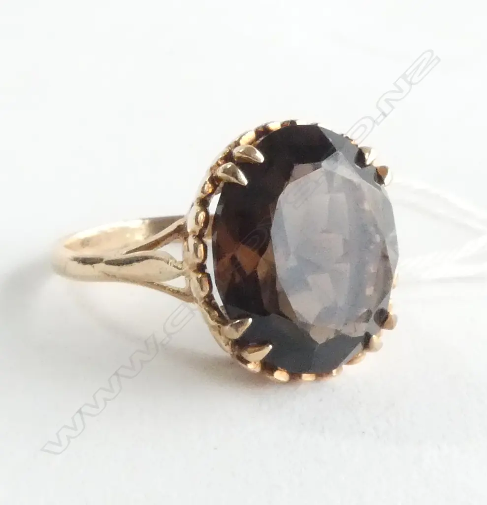 9ct GOLD & LGE SMOKEY QUARTZ RING the shank slightly out of round 4.68gms SIZE L Image 1++