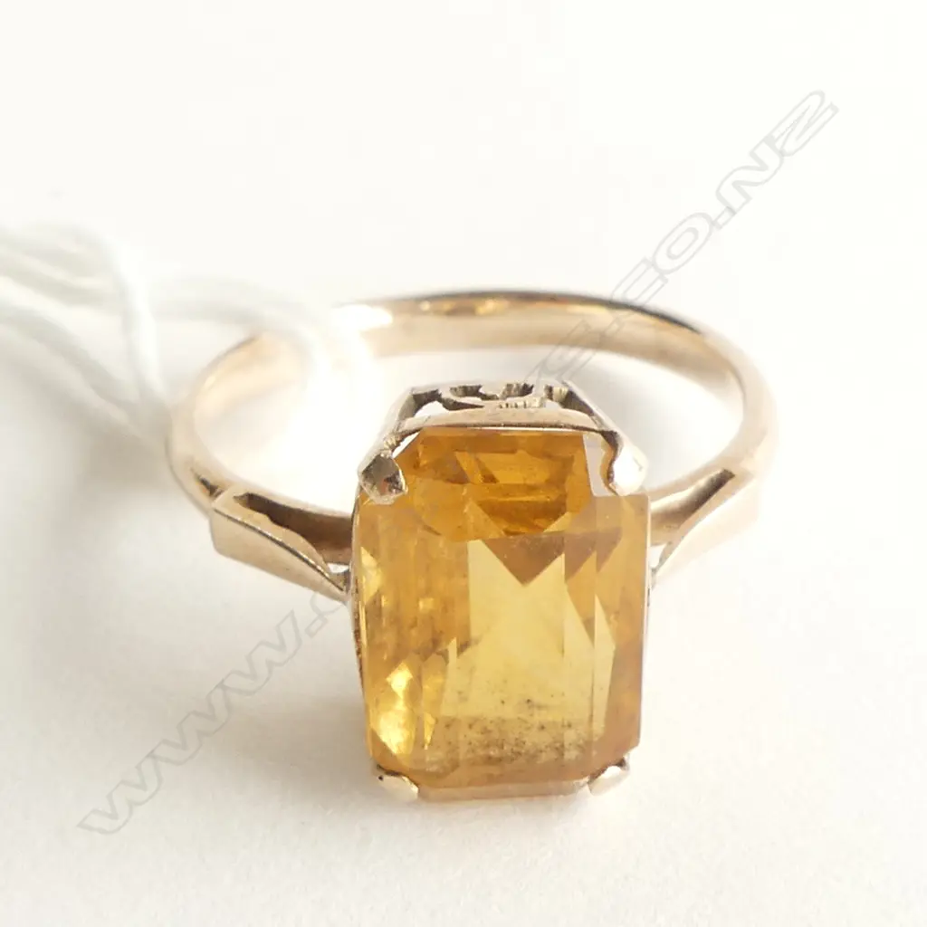 9ct  Y/GOLD EMERALD CUT CITRINE RING 3.3gm SIZE P 1/2 Image 1++