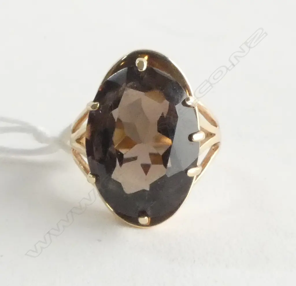 9ct GOLD & LGE SMOKEY QUARTZ  DRESS RING 5.15gms SIZE M Image 1++