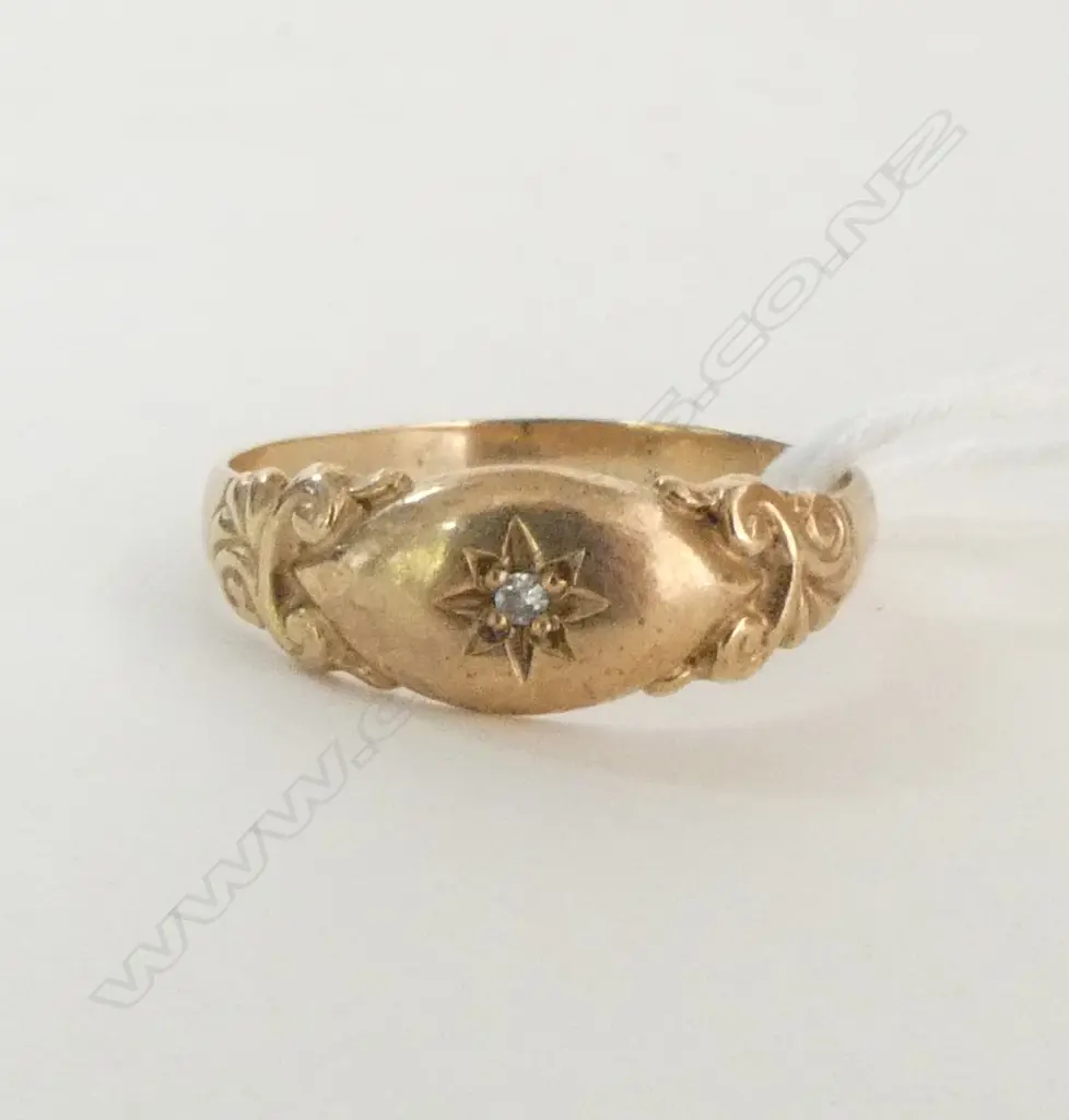 VINTAGE 9ct GOLD & DIAMOND RING 1.74gms SIZE P Image 1++