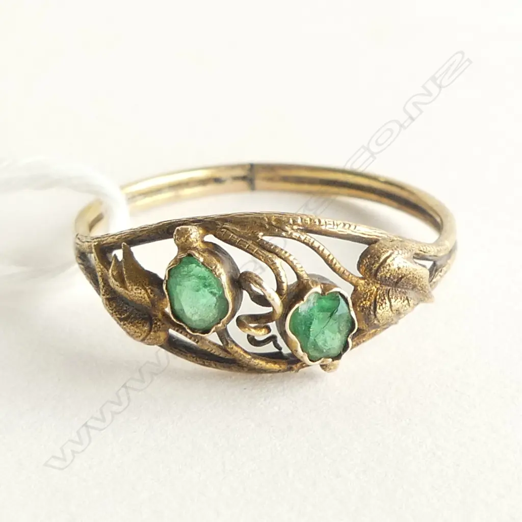 14ct & EMERALD ANTIQUE RING unmarked testing as 14ct 1.2gms STONES A/F SIZE N Image 1++
