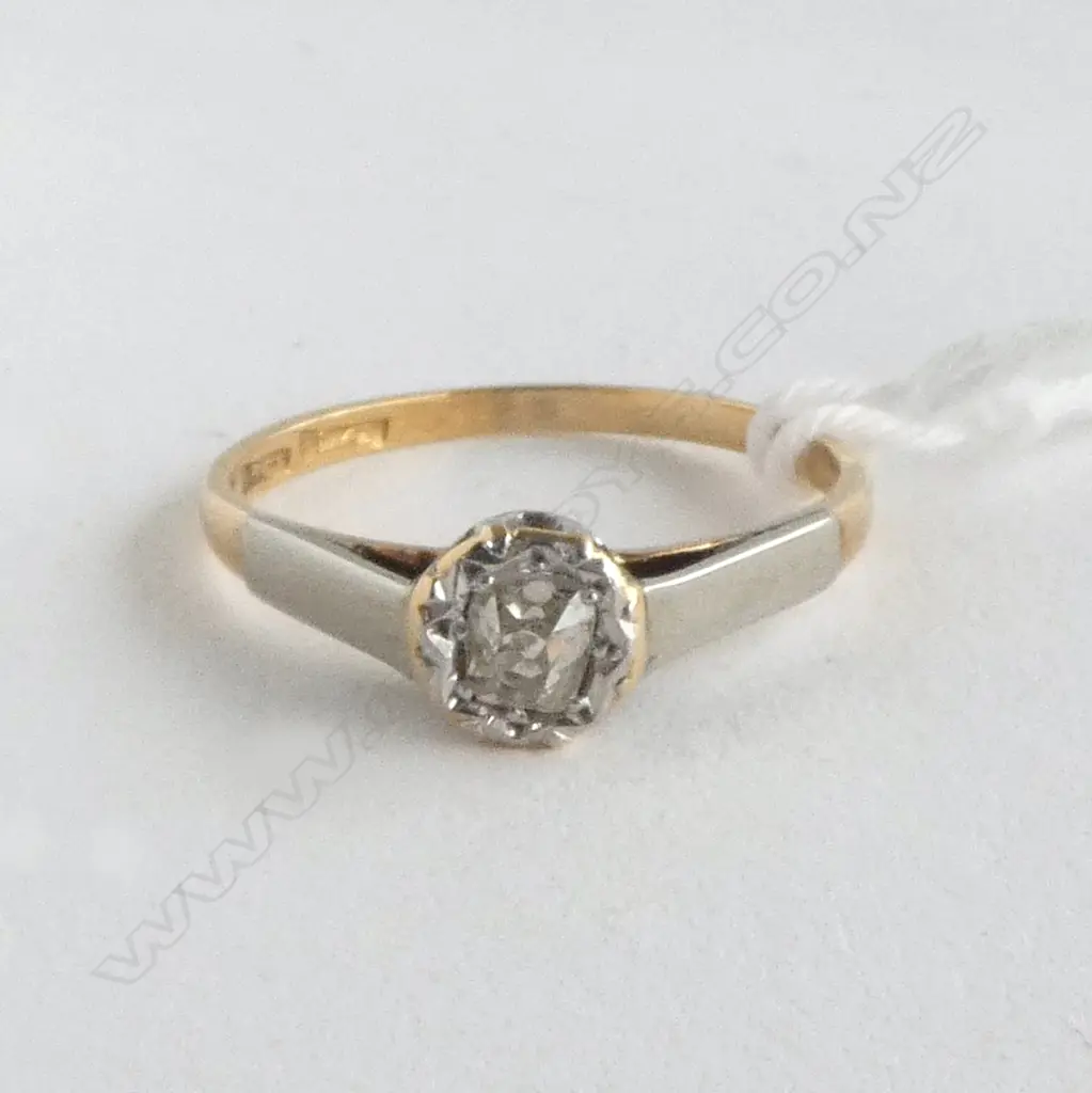 ESTATE 18ct Y/GOLD & DIAMOND SOLITAIRE RING OLD CUSHION CUT  approx. 0.25ct?. 1.77gms. SIZE L Image 1++