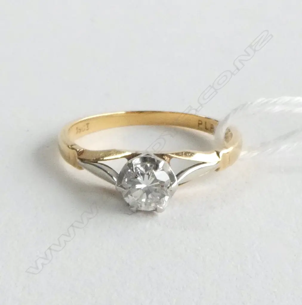 ESTATE 18ct Y/GOLD & DIAMOND SOLITAIRE RING modern brilliant cut approx. 0.30ct 2.26gms SIZE L 1/2 Image 1++