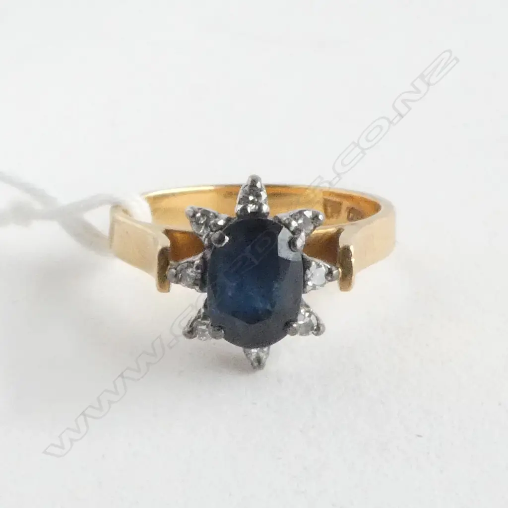 18ct GOLD SAPPHIRE & DIAMOND CLUSTER RING 3.6gms SIZE M Image 1++