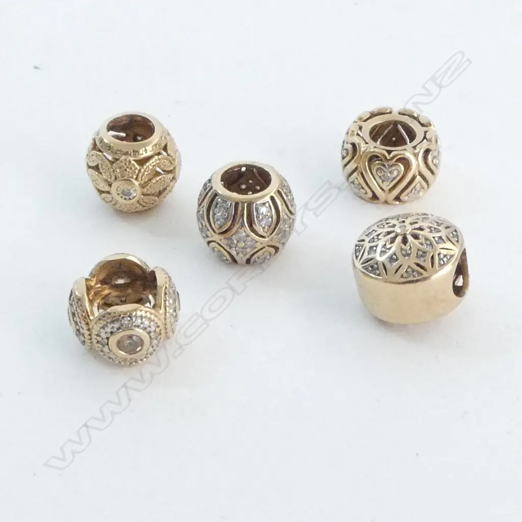 5 10CT CHARMS, 7.4grms Image 1++