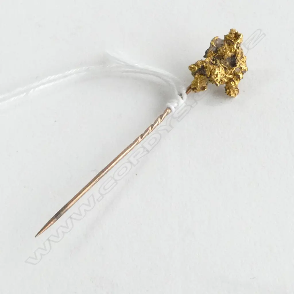 OLD GOLD NUGGET STICK PIN with small quartz inclusions 4.65gms Image 1++