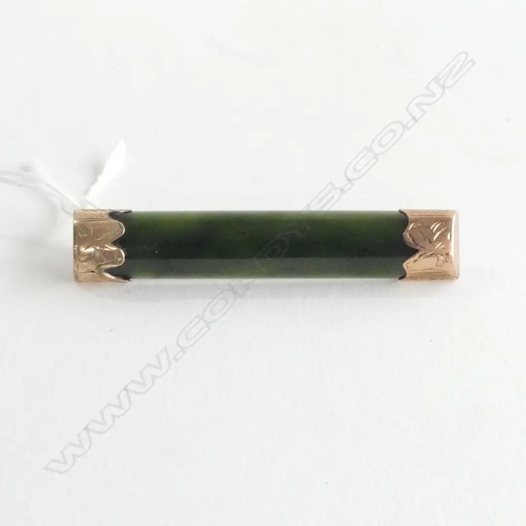 C1900 9ct GOLD & POUNAMU BAR BROOCH Image 1++