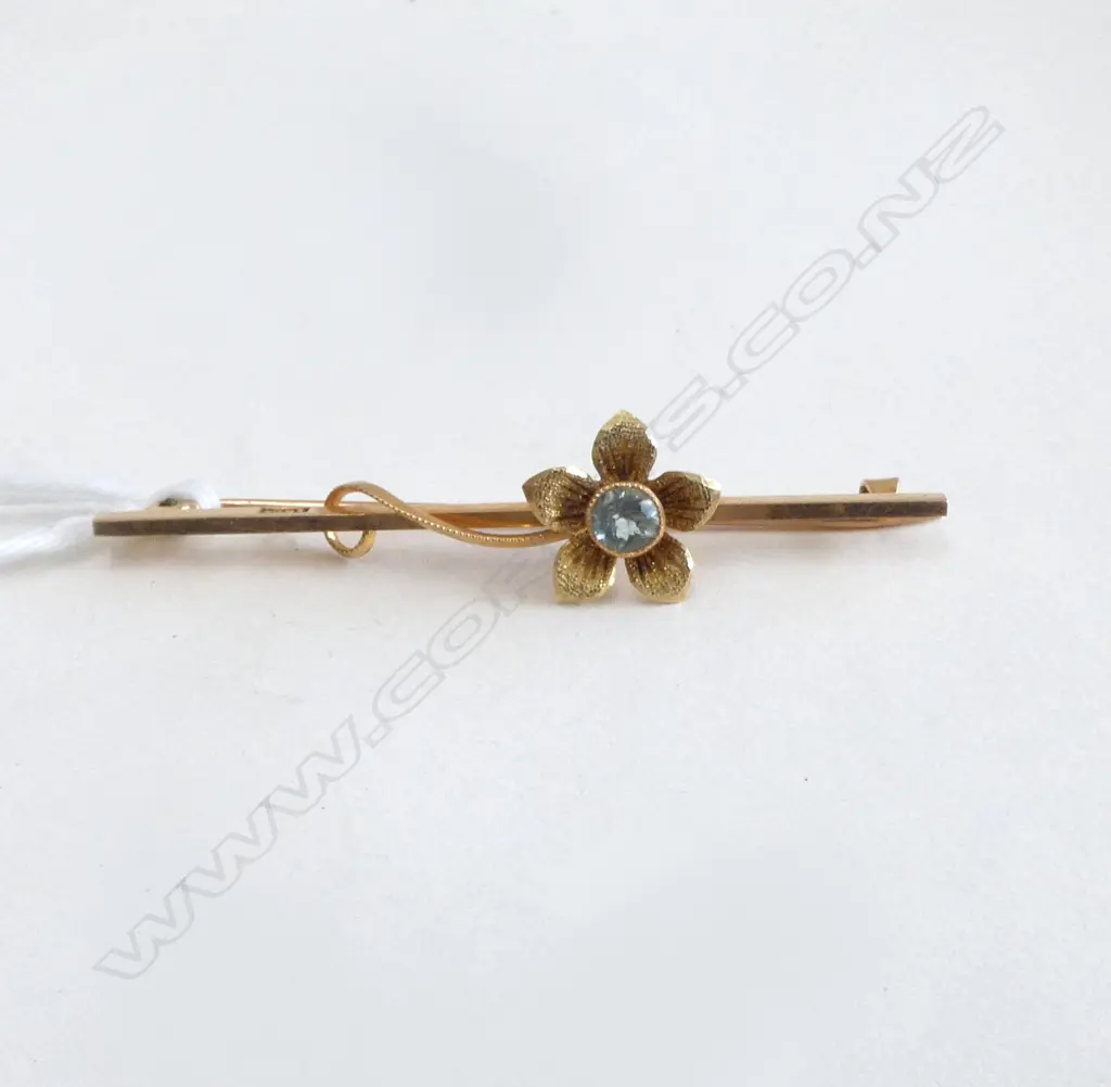 15ct BAR BROOCH w FLOWER & AQUAMARINE, 3.1gm Image 1++